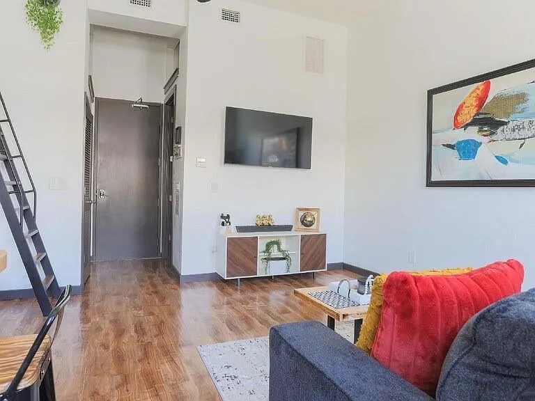 2004 N Howard Ave #203 — Photo 7