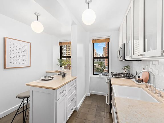 5th image of 140 E 28th St APT 7A