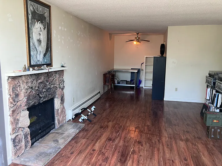 E 8th Ave — Photo 16
