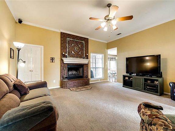 5th image of 404 Augusta Cir