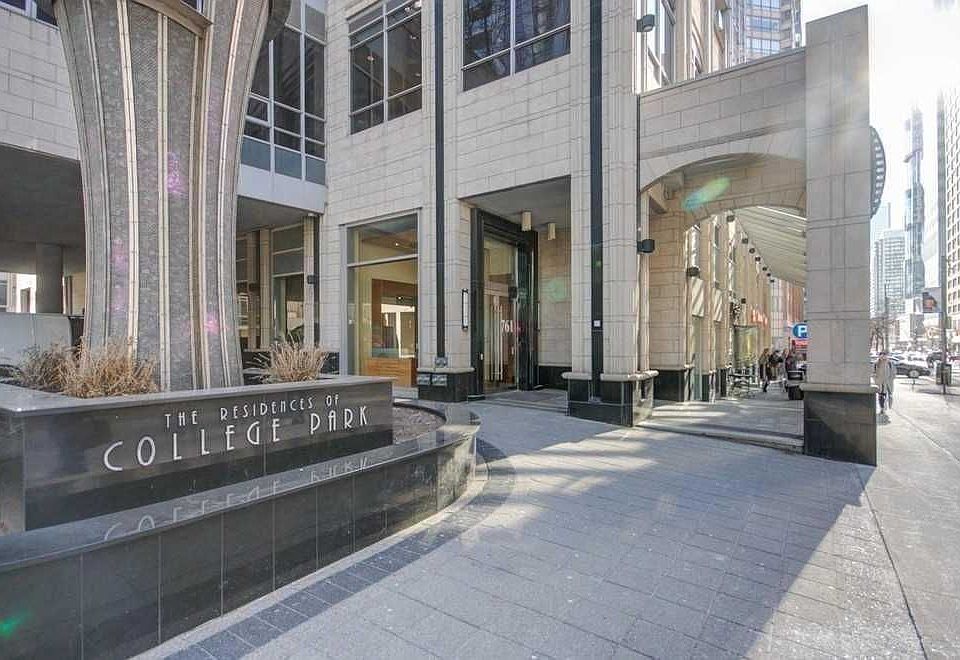 2nd image of 761 Bay St #2609