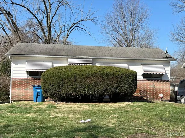 10417 Duke Dr, Saint Louis, MO 63136