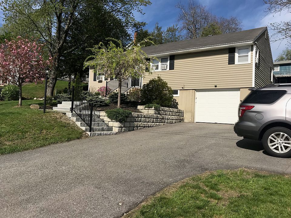 2nd image of 159 Rhode Island Ave