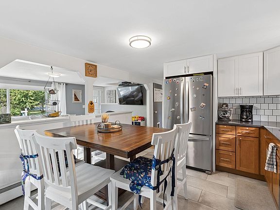 4th image of 84 Oriole Street