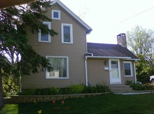 134 S Hill St, Woodstock, IL 60098