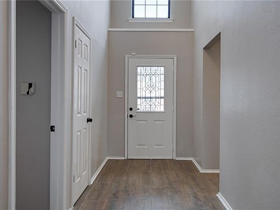 5th image of 2557 Forest Creek Dr