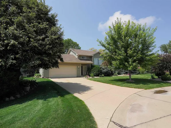 427 Eagle Cir, Dakota Dunes, SD 57049