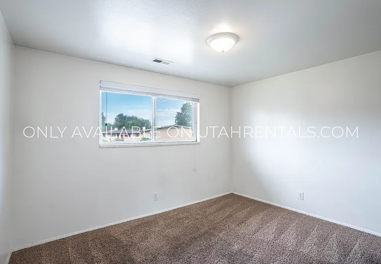 1050 S Virginia Cir — Photo 11