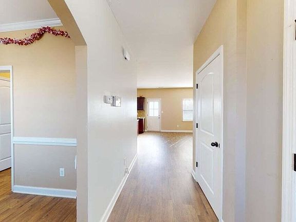5th image of 908 Purvis Ct