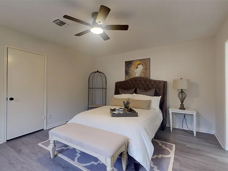 811 Devonport Ln — Photo 31