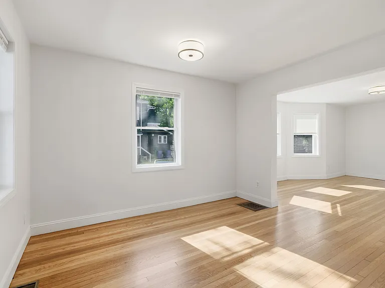 87 Floral St #1 — Photo 10