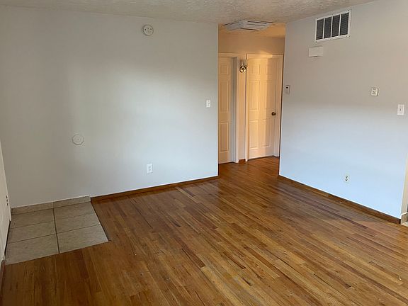 2nd image of 99 Parque De Oeste Dr APT 3