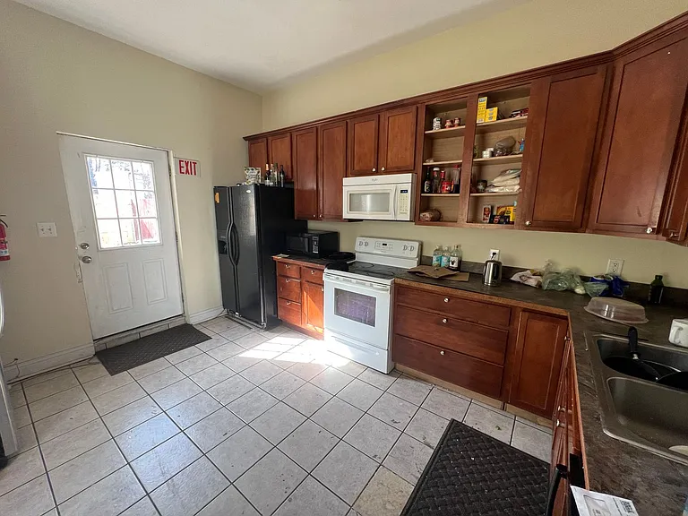 1235 W Cary St — Photo 29