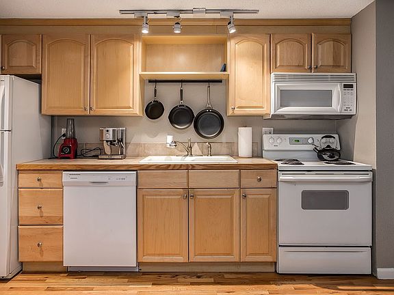 3rd image of 155 S Pennsylvania St APT 108