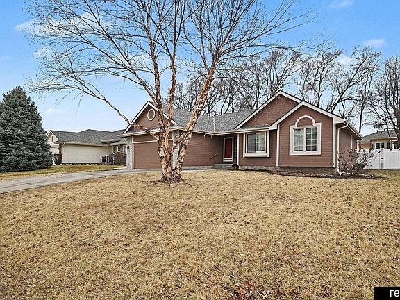 3rd image of 604 Castle Pine Dr