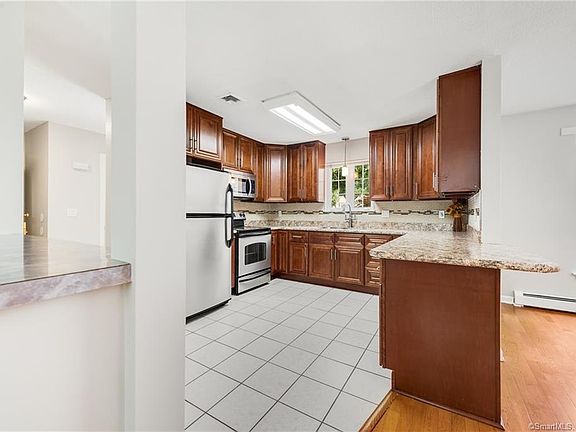 5th image of 64 Fitch Meadow Ln Unit 64