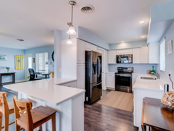 4th image of 2136 NE 57th St