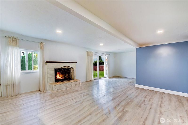 5th image of 9125 48th Drive NE