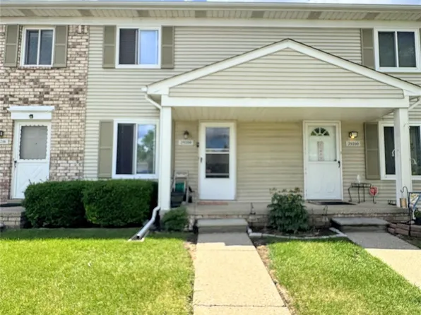 29208 Brittany Dr, Roseville, MI 48066