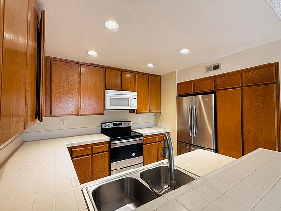 3rd image of 7650 Palmilla Dr Unit 5