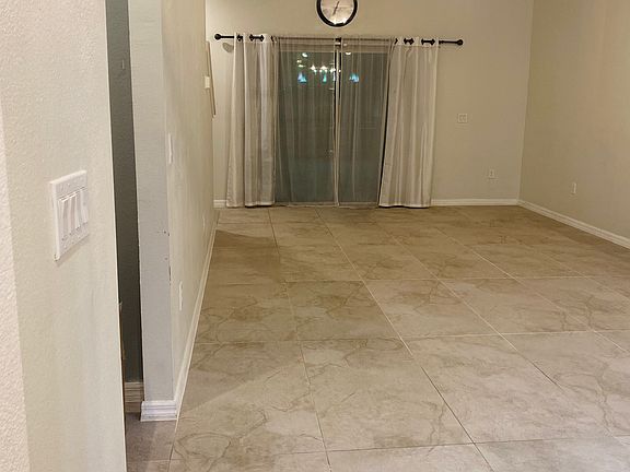 4th image of 1105 Hillhurst Dr