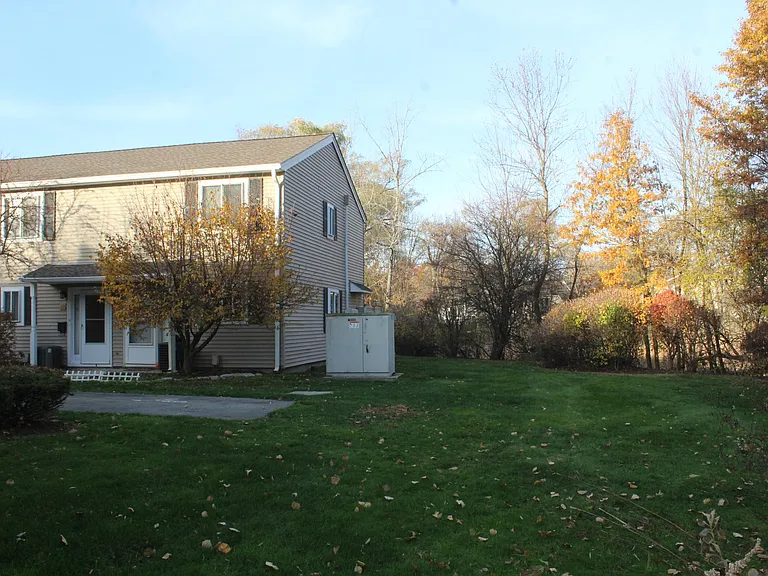 10 Village Brook Ln — Photo 31