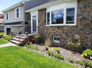 7 Countryside Ln, Marblehead, MA 01945