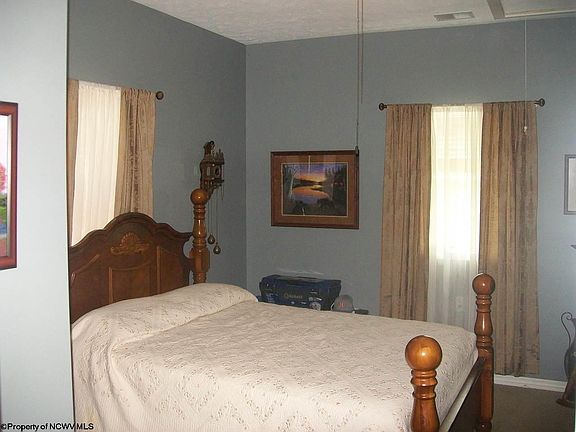 5th image of 103 Farnsworth Ave