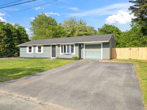 41 Camardo Dr, Wareham, MA 02571