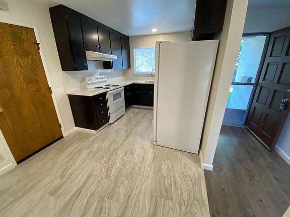 2nd image of 905 Asbury St