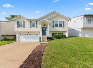 276 Green Jade Estates Dr, Fenton, MO 63026