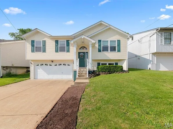 276 Green Jade Estates Dr, Fenton, MO 63026