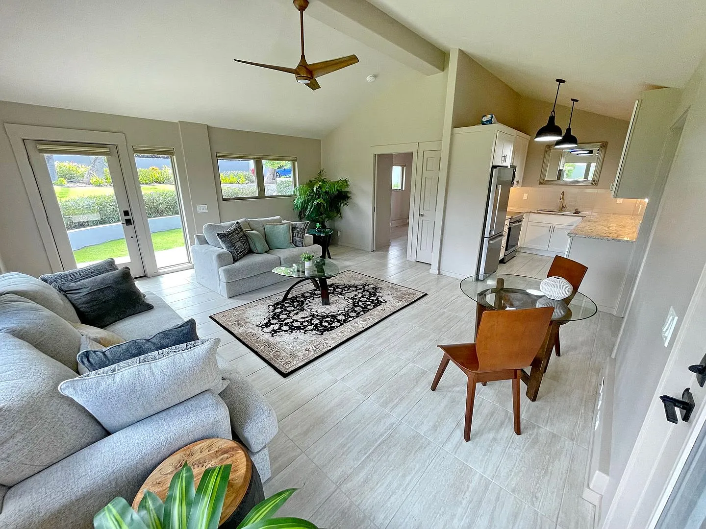 Island Living in a Renovated 2-Bed, 2-Bath Unfurnished Maui Meadows Retreat — Photo 4