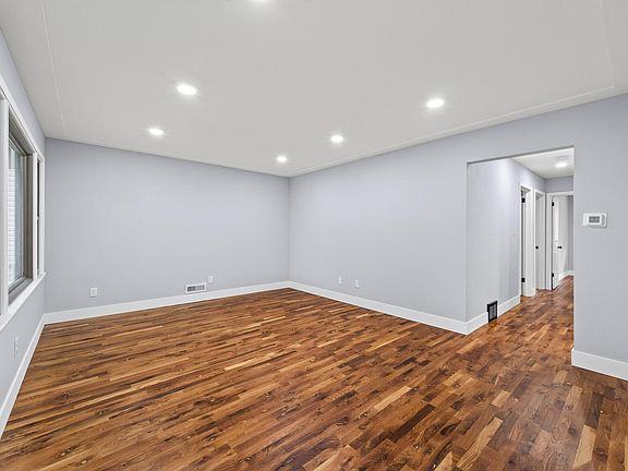 4th image of 5037 4th St NE