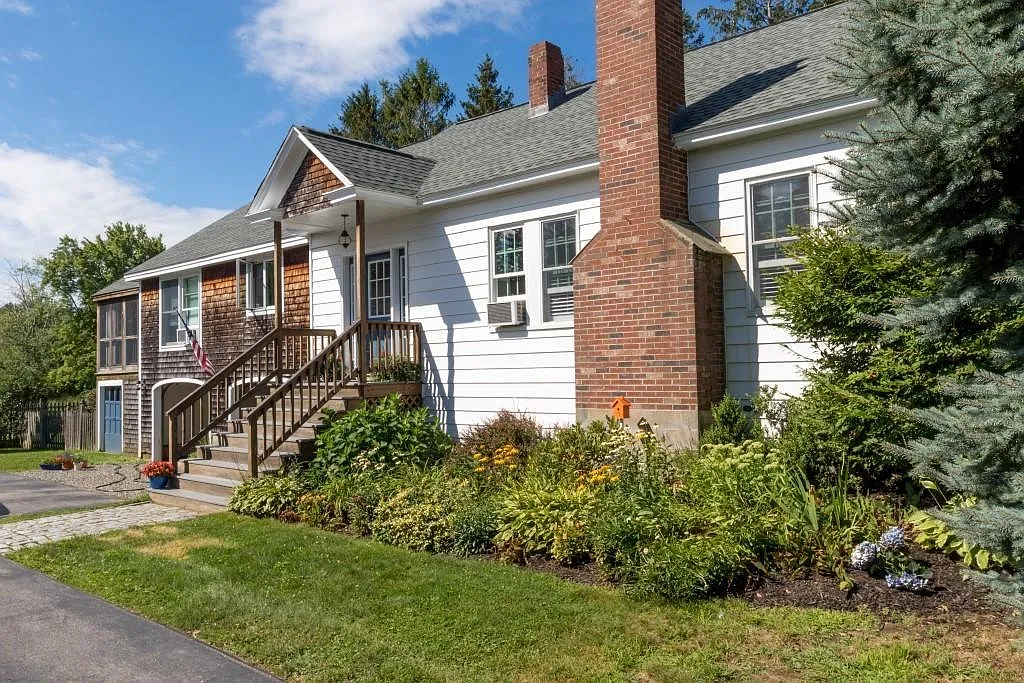 4 bed, 2.5 bath, 1893 sqft, $3,650 — Photo 4