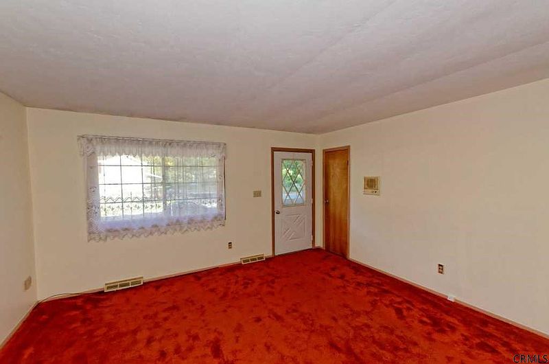 5th image of 37 WHIPPLETREE Road