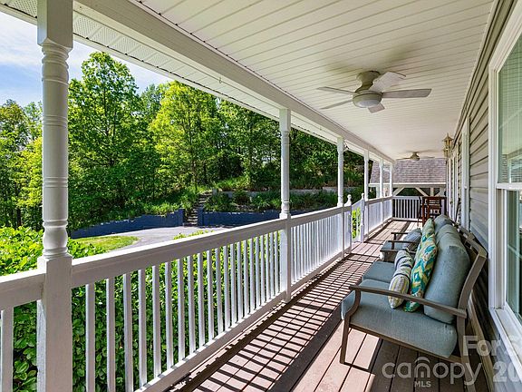 3rd image of 215 Butternut Ln