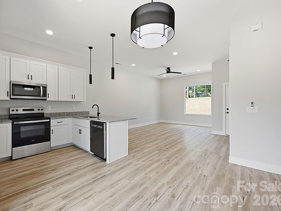 4th image of 1515 Robin Rd
