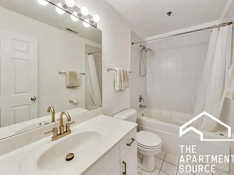 215 N Aberdeen St #201 — Photo 11