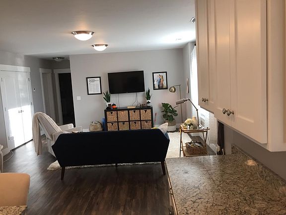 2nd image of 10431 Avondale Dr #B