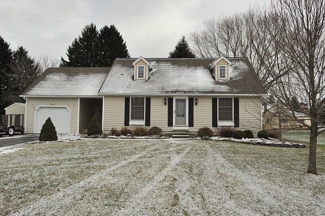 1st image of 100 Valley Ln