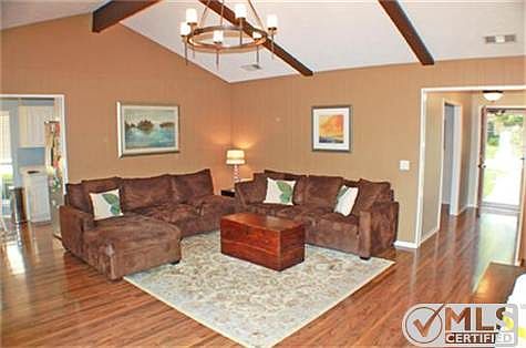 4th image of 329 Forest Grove Dr