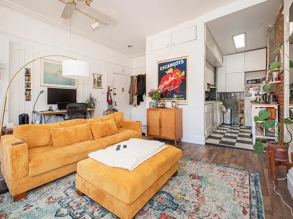 142 Montague St #5R