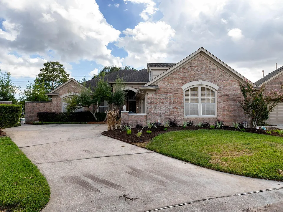 2435 Thorndon Park Ct