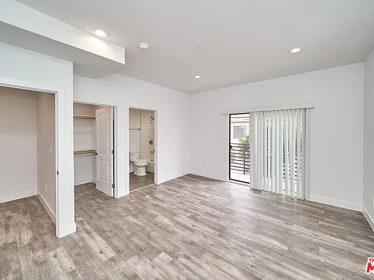 601 1/2 W 41st Pl — Photo 17