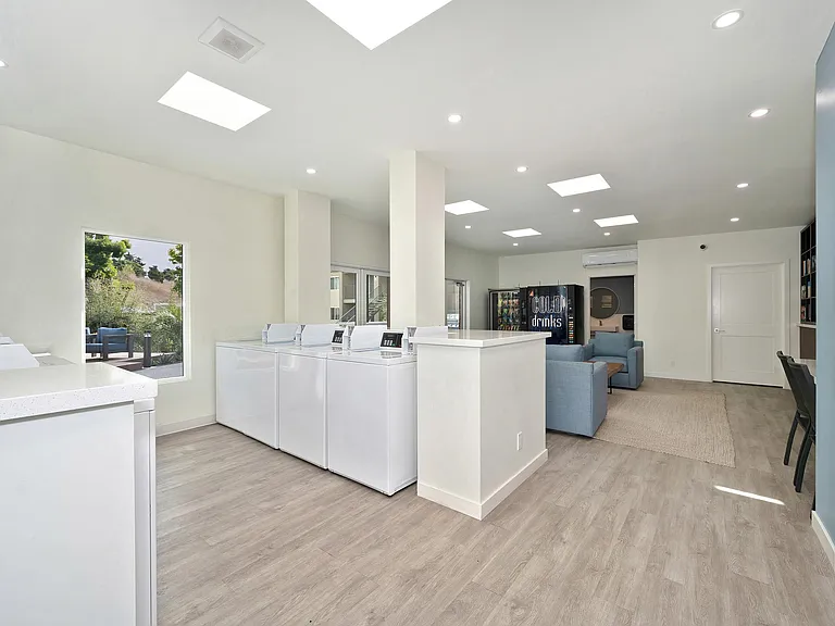 Silver Oak Apartments — Photo 23