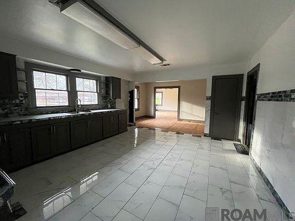 2nd image of 3044 Bartlett St