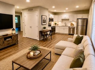 2322 College St APT 7, Cedar Falls, IA 50613