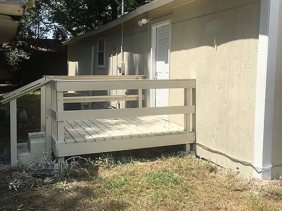 Back deck driveway side