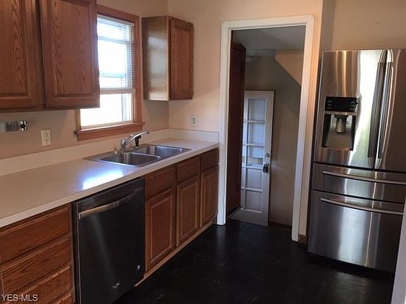 5th image of 5906 Bradley Ave